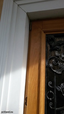 Замена петель на входной деревянной двери из дуба