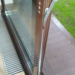 Ремонт раздвижных алюминиевых дверей с заменой фурнитуры Winkhaus