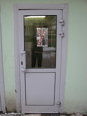 Закончен ремонт алюминиевых дверей в ГУУ