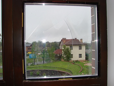 Замена лопнувшего стеклопакета в деревянном окне в Истре